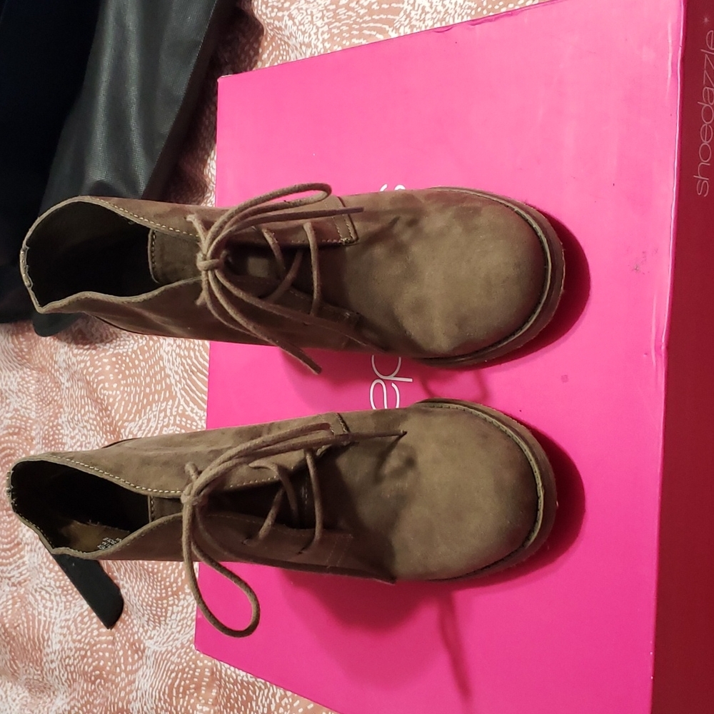 Boots - Picture 2 of 5